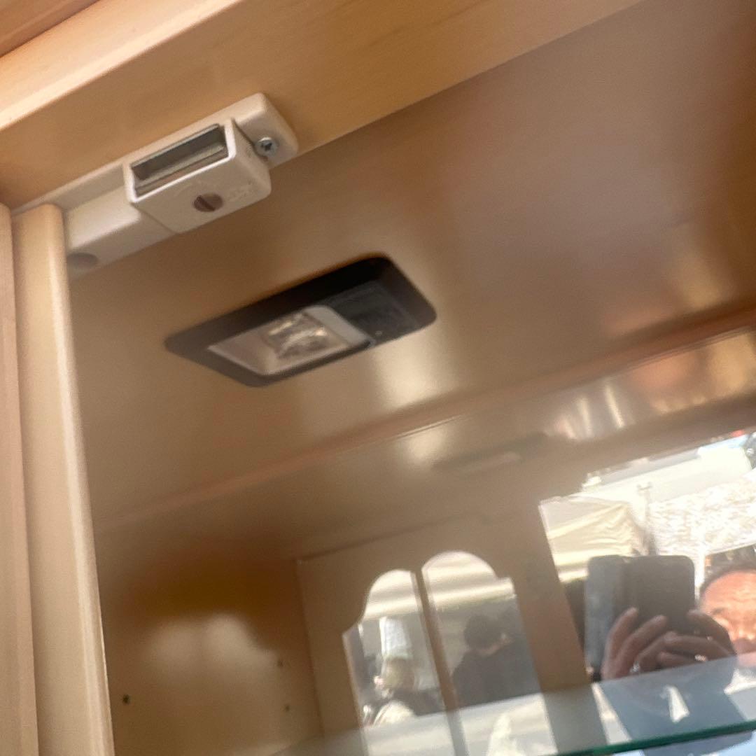 クリーム色の木製キャビネットリンホーリン大塚家具アメリカ