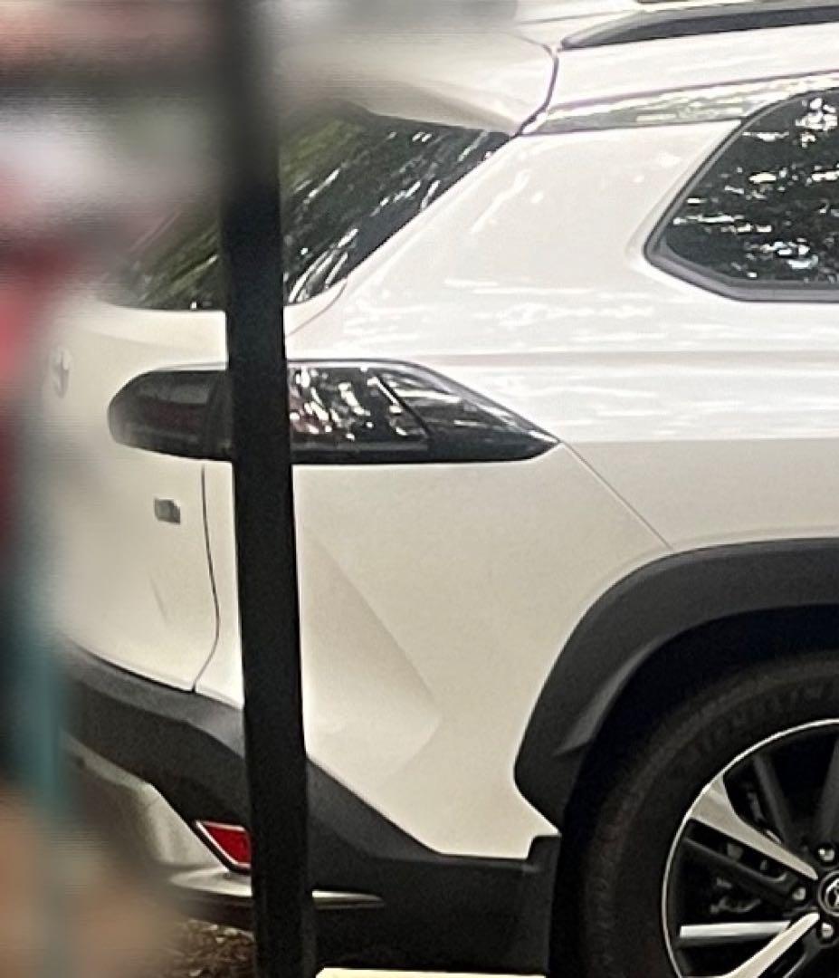 ［値下げしました。］カローラクロス専用LEDテールランプ(スモーク)3点セット