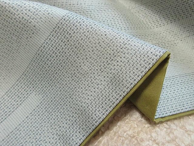 白大島紬：美品：横ランダムライン柄：淡いミントグリーン着物：袷正絹：P35