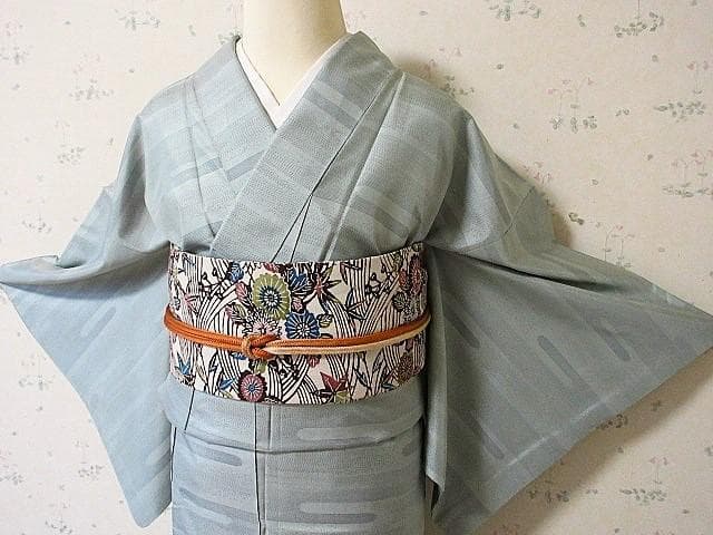 白大島紬：美品：横ランダムライン柄：淡いミントグリーン着物：袷正絹：P35