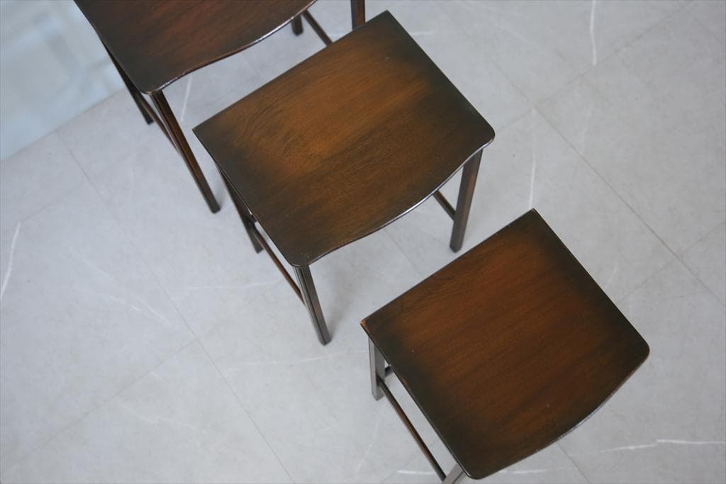 英国アンティーク木製ネストテーブル3台/収納式机/飾り棚/花台(92-227)