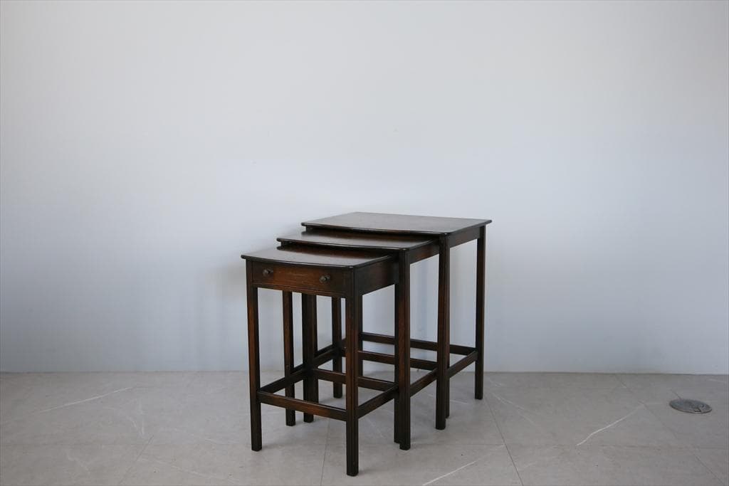 英国アンティーク木製ネストテーブル3台/収納式机/飾り棚/花台(92-227)