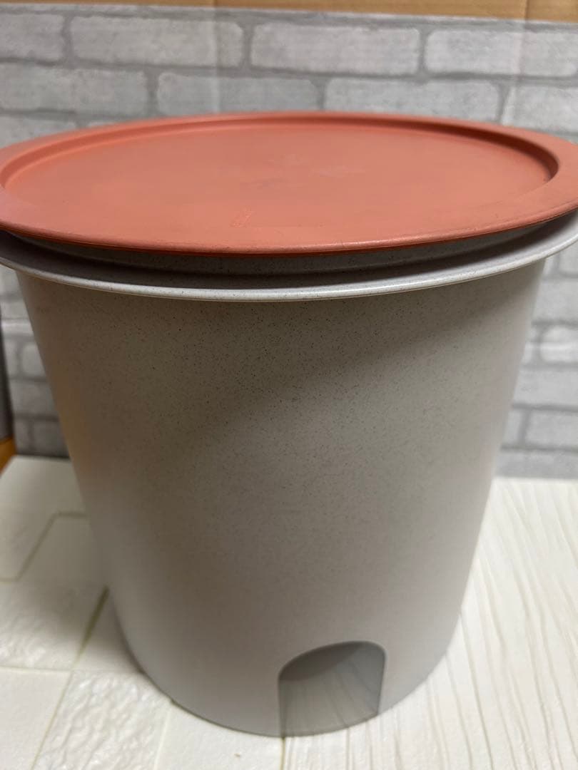 #タッパーウェアスーパーキャニスター ピンクの蓋食品保存容器 透明窓付き