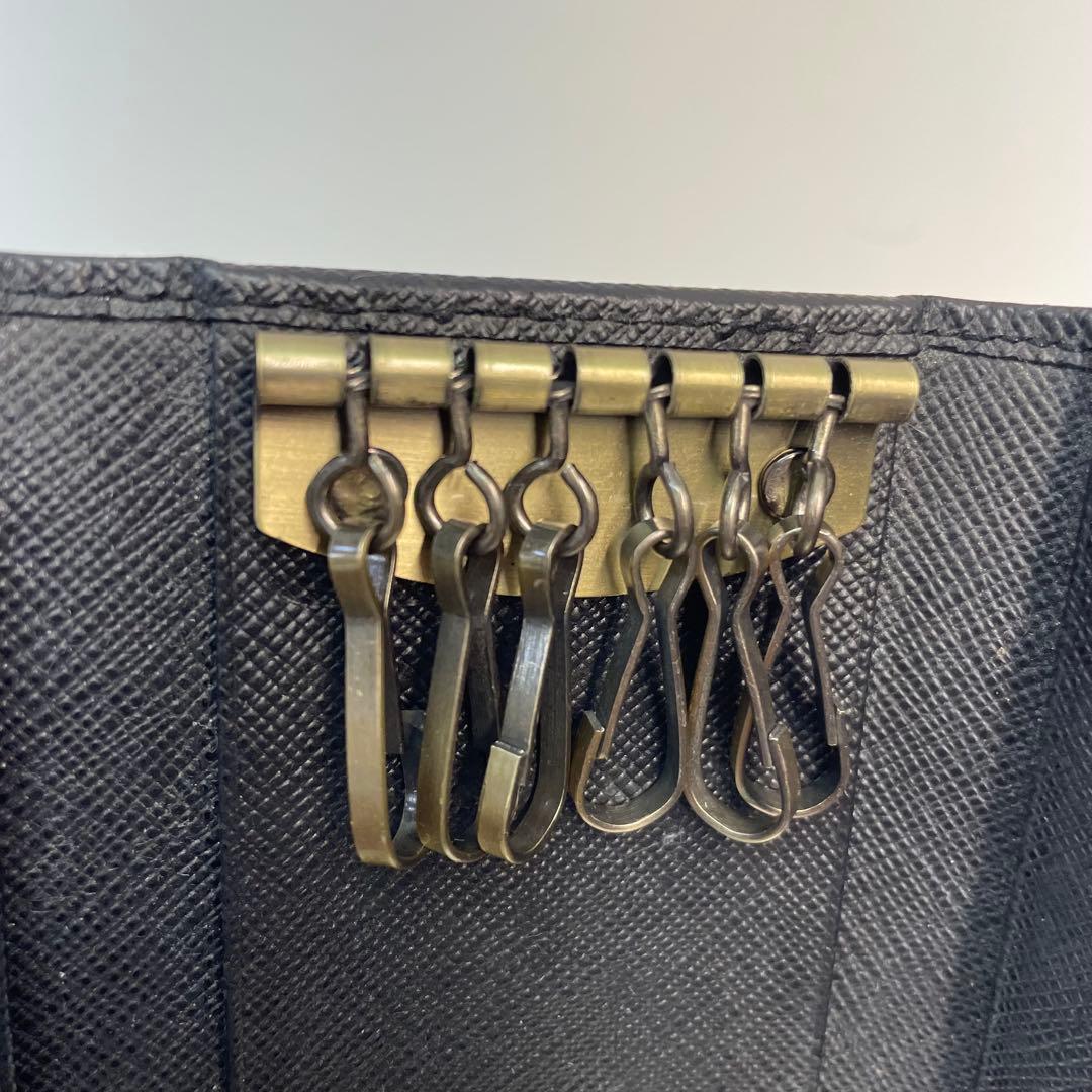 m*e様 PRADA ブラック レザー キーケース