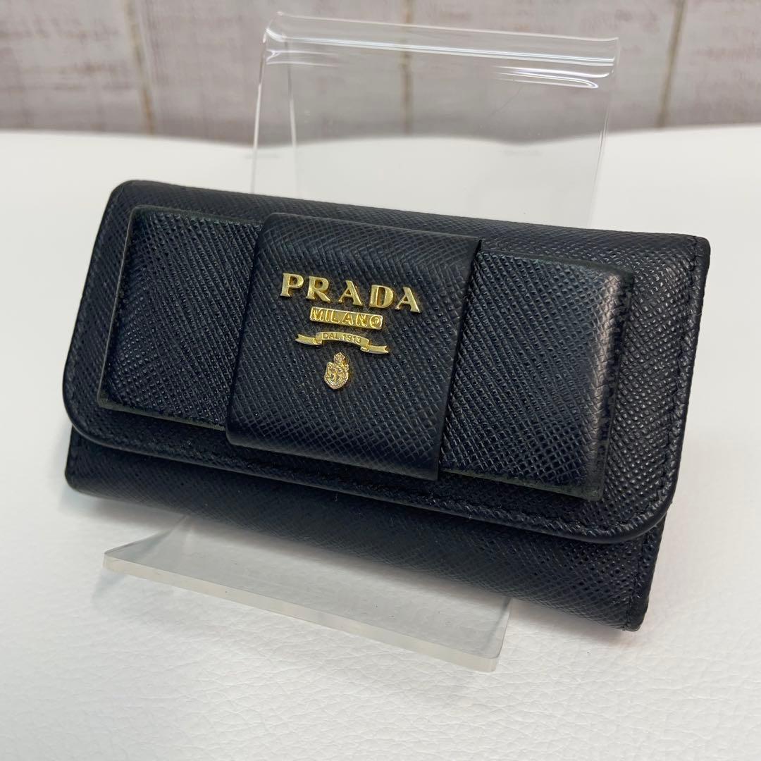 m*e様 PRADA ブラック レザー キーケース