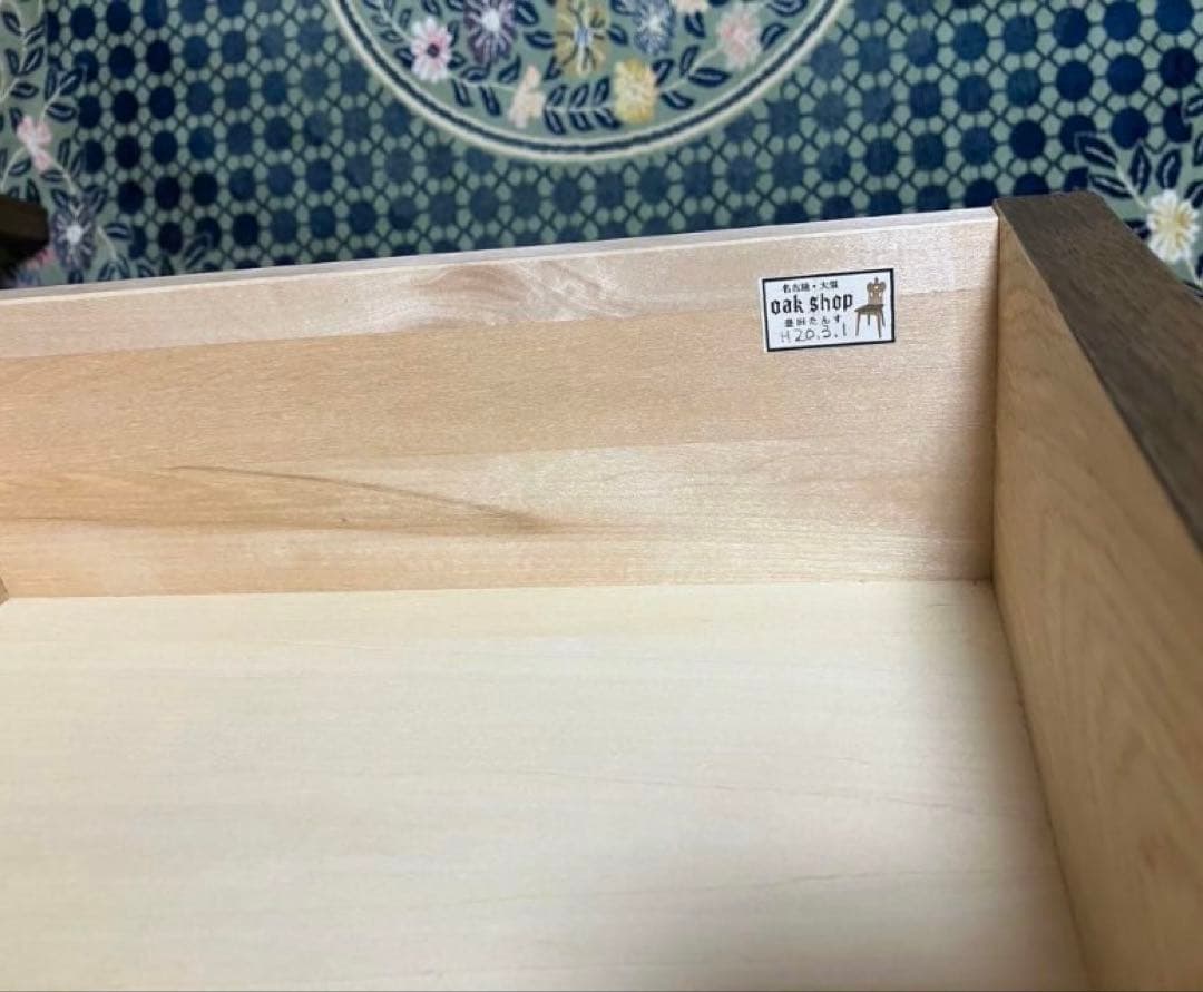 木製彫刻入りキャビネット