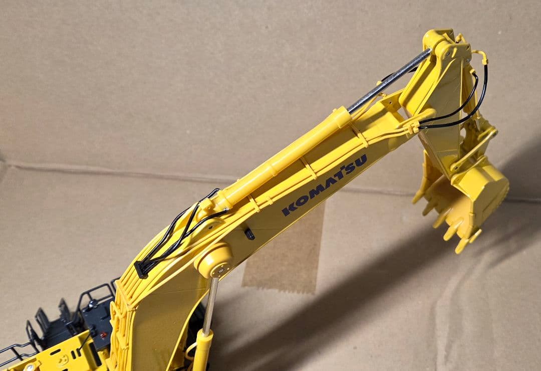 PC1250-11 1/50 コマツ ショベルカー 建機 komatsu NZG