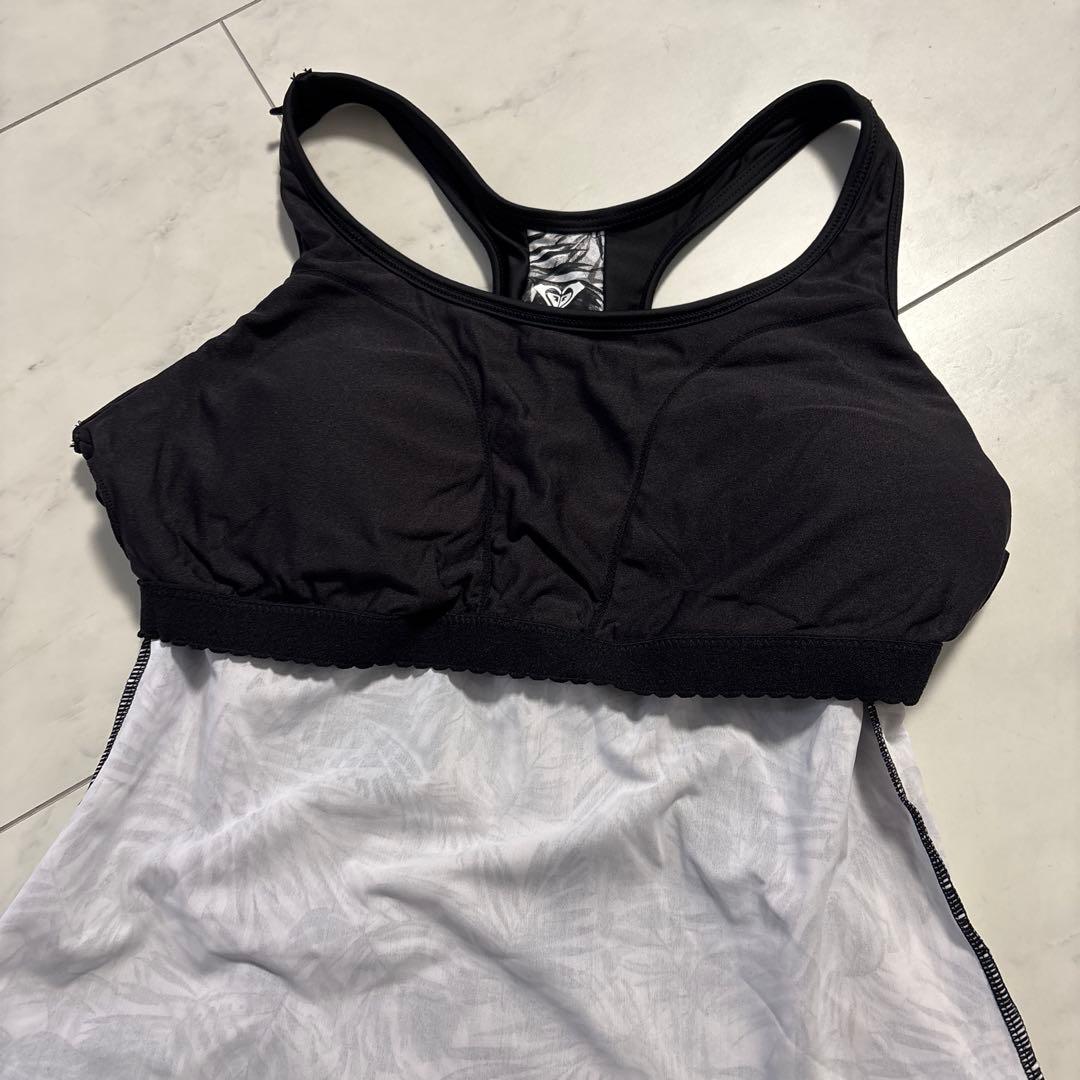 Roxy 黒白葉柄 タンクトップ＆ショートパンツ