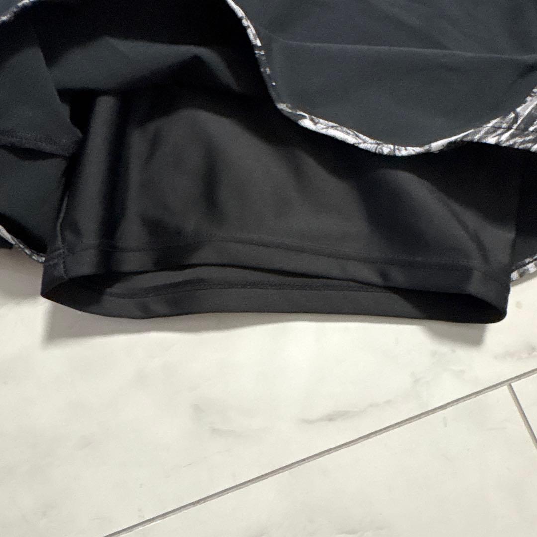 Roxy 黒白葉柄 タンクトップ＆ショートパンツ