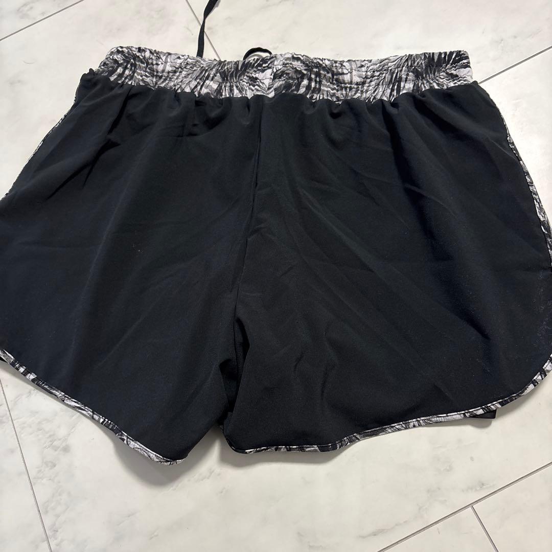 Roxy 黒白葉柄 タンクトップ＆ショートパンツ