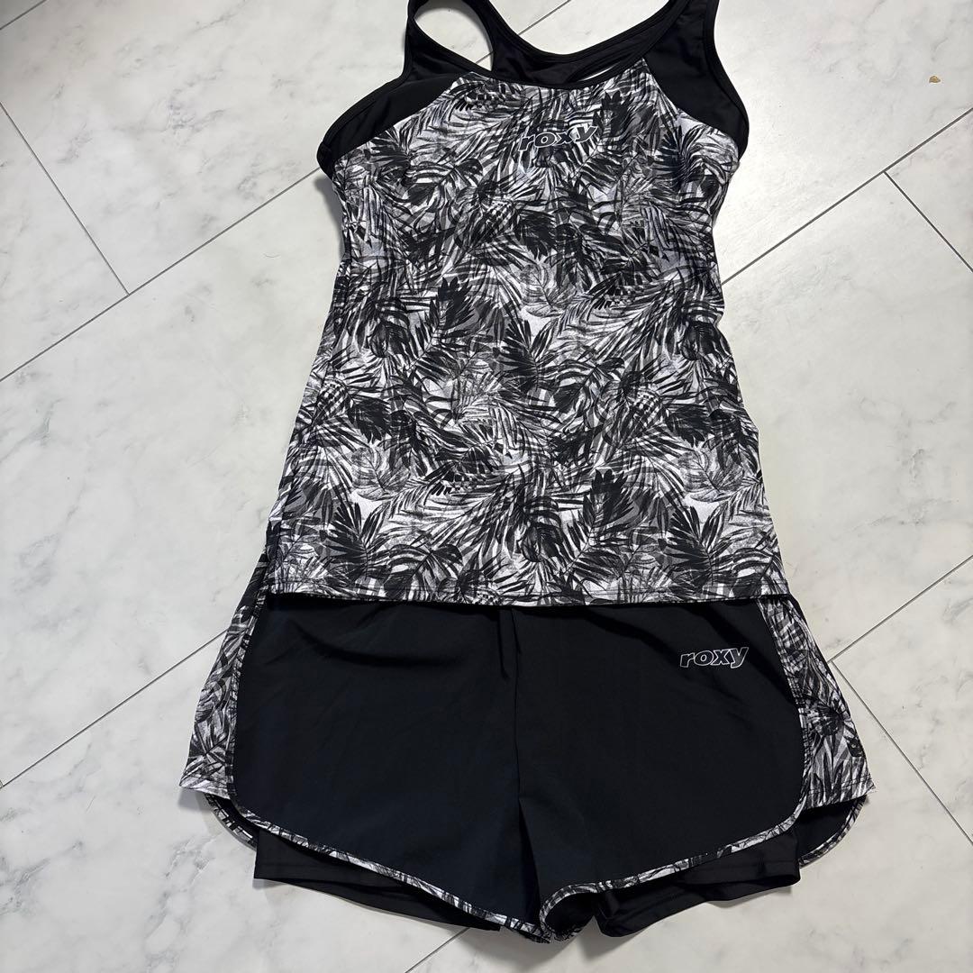 Roxy 黒白葉柄 タンクトップ＆ショートパンツ