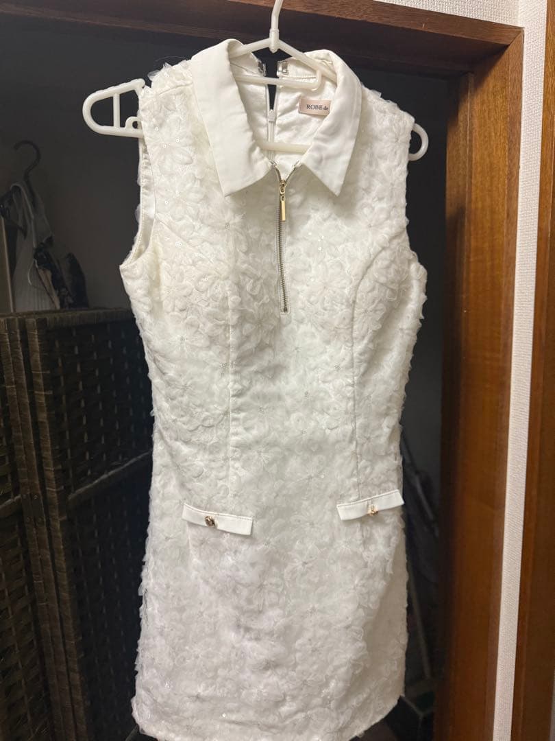 襟つきフラワーレースサテンミニキャバドレス