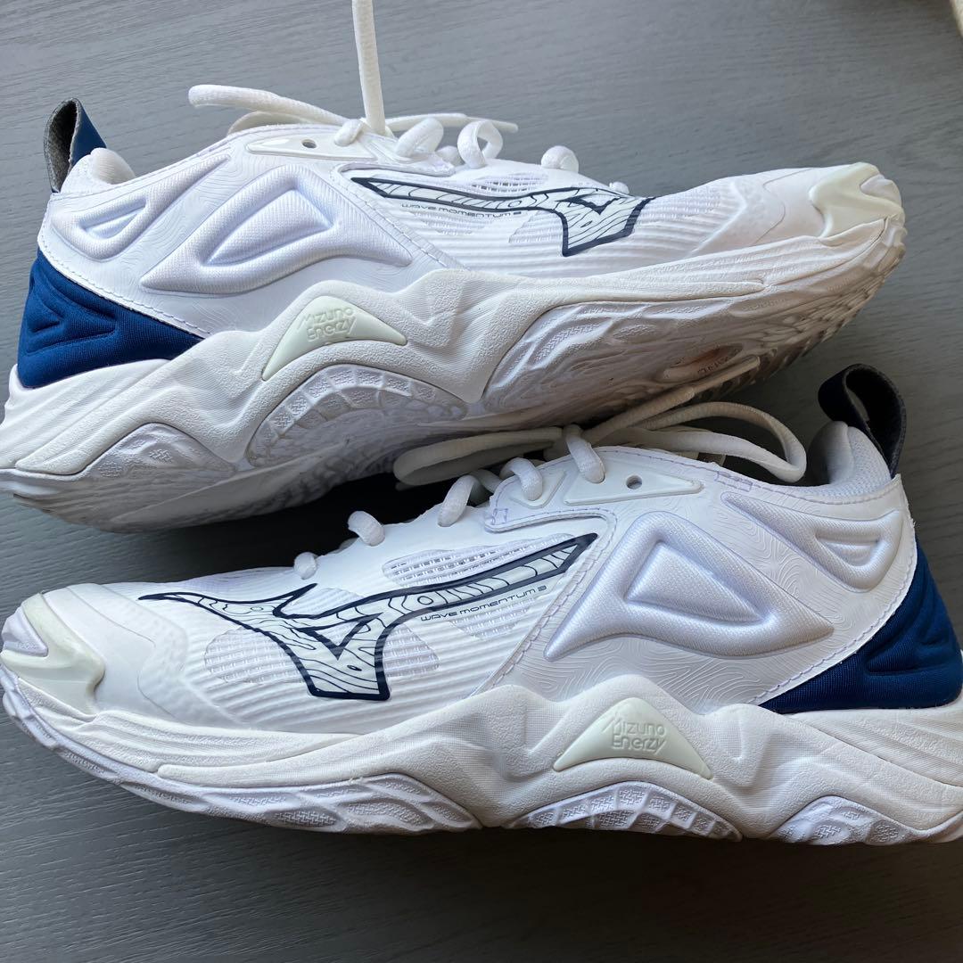 ミズノ　バレーボールシューズ　ウェーブモーメンタム3 23.5 室内履き