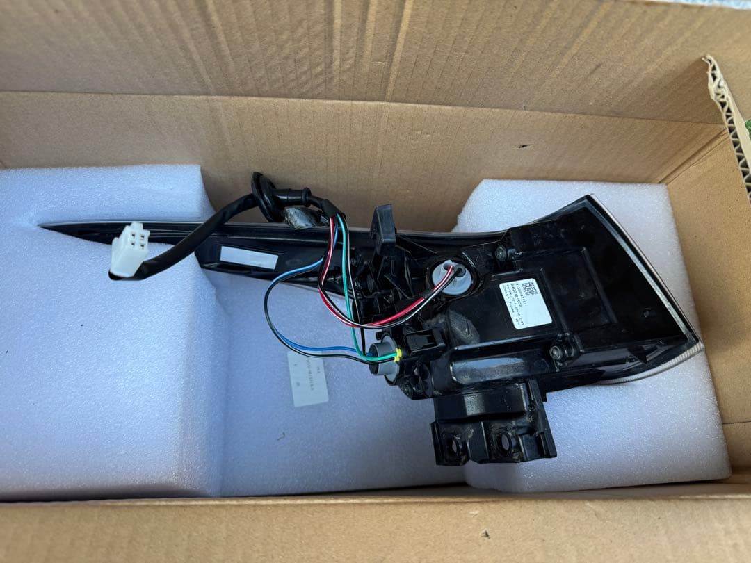 TOYOTA プリウス50系前期　純正テールランプ 左右セット