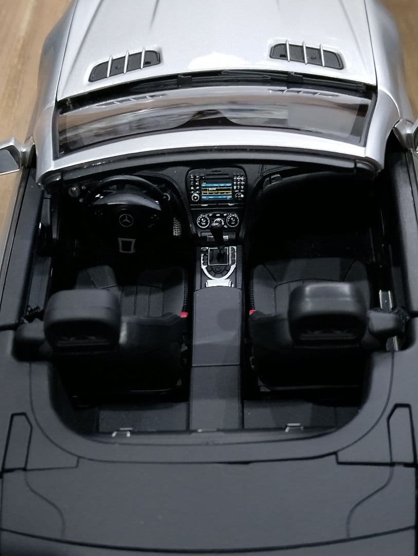 マック　1/18 メルセデスSL63 AMG R230　ミニカー　シルバー