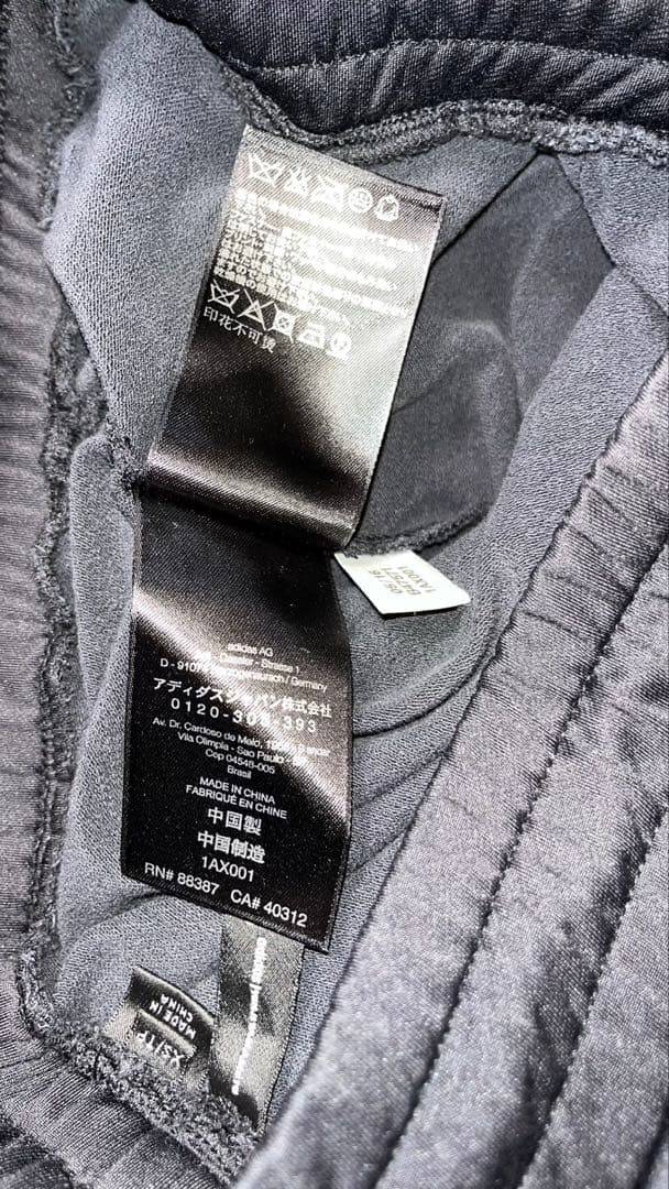 ブラック スリムフィットパンツ ジッパーポケット付き