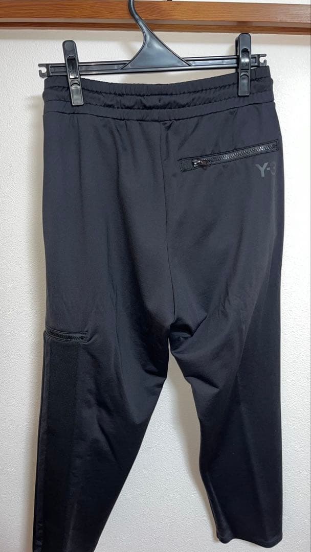 ブラック スリムフィットパンツ ジッパーポケット付き