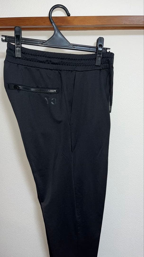 ブラック スリムフィットパンツ ジッパーポケット付き