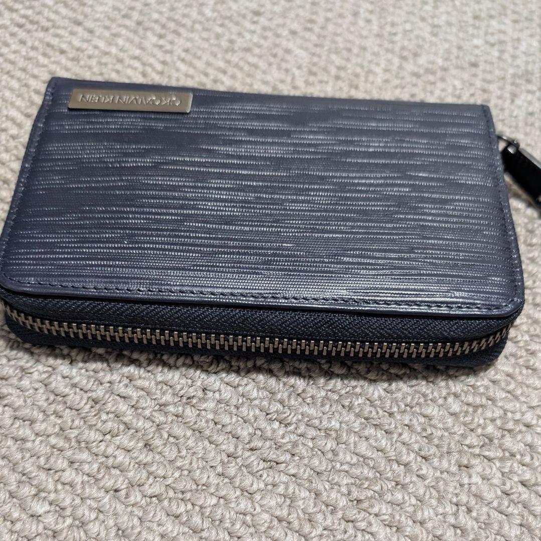 【新品未使用】CK   ネイビー 二つ折り財布