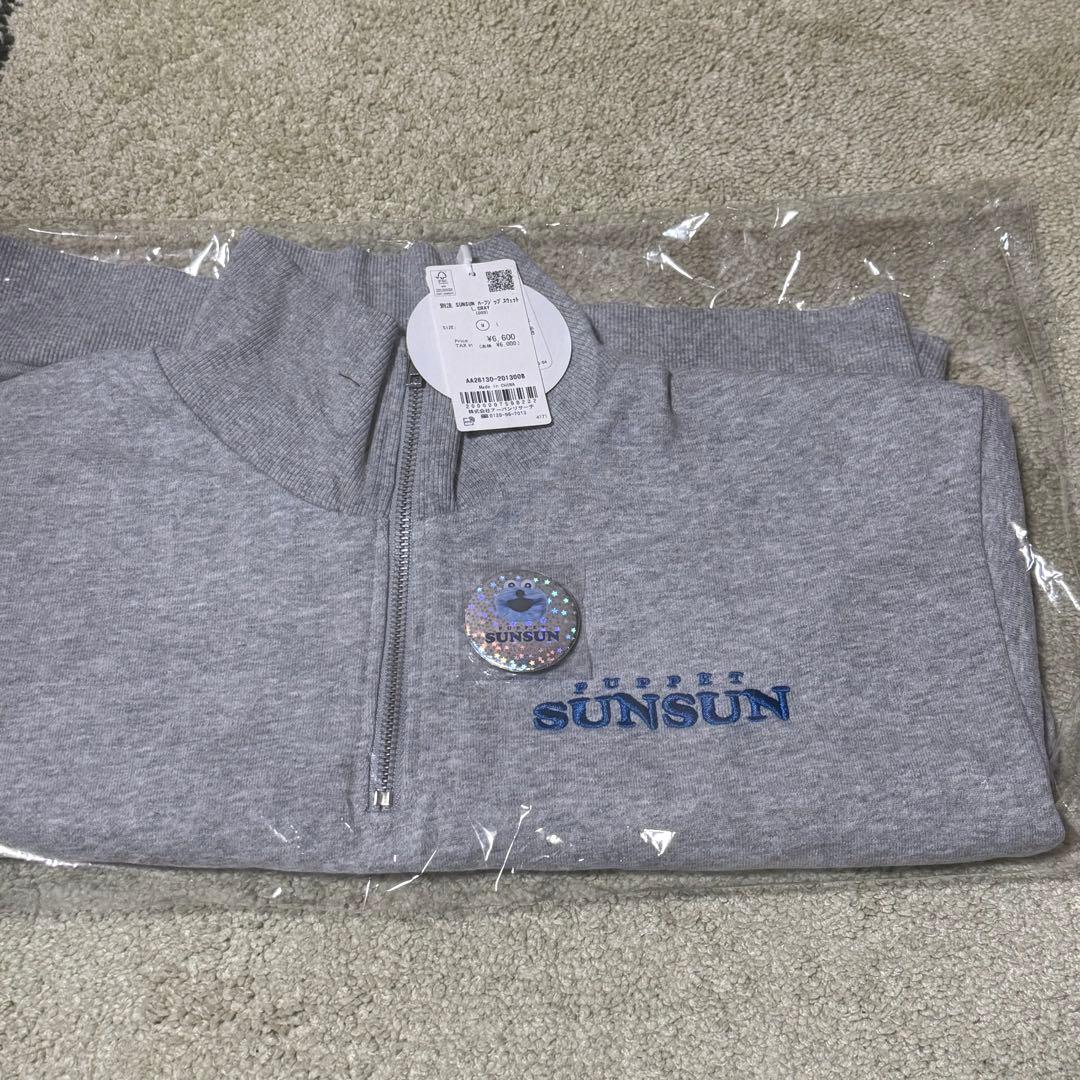 センスオブプレイス　スンスンコラボ　スウェット(缶バッジ付き)