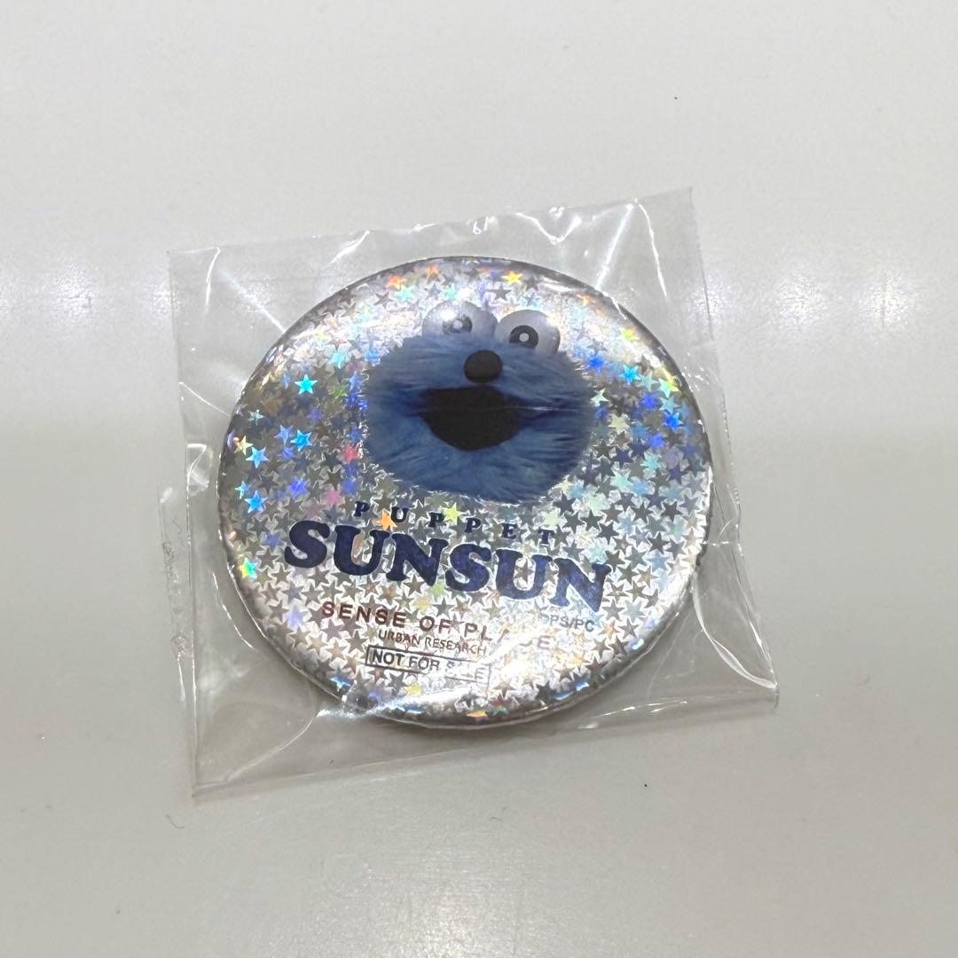 センスオブプレイス　スンスンコラボ　スウェット(缶バッジ付き)