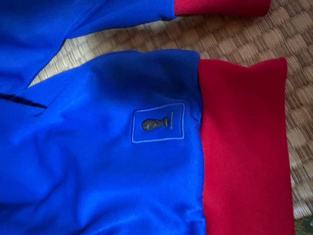 adidas トラックジャケット フランス