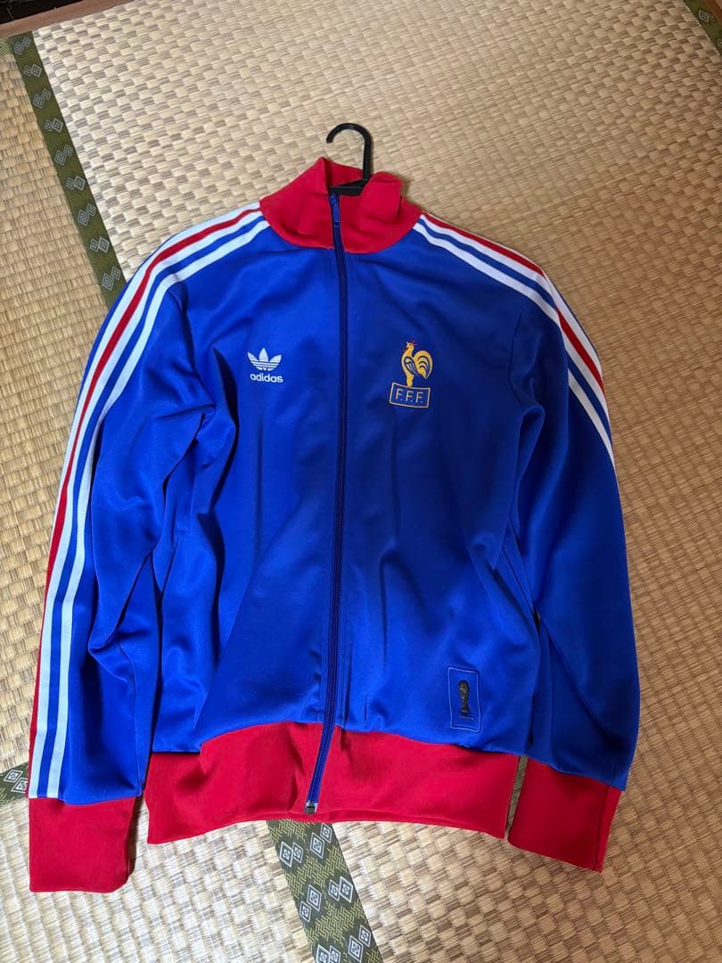 adidas トラックジャケット フランス