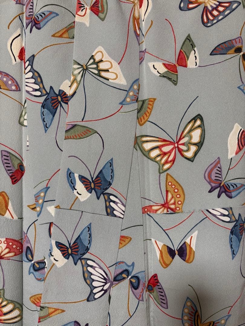 正絹/ちりめん蝶模様のグレー着物