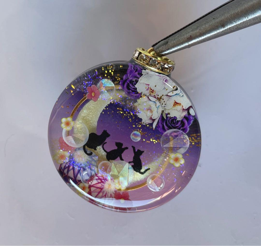 すず☆らん/レジン/三日月の子猫達　新春　蓄光　オルゴナイトネックレス