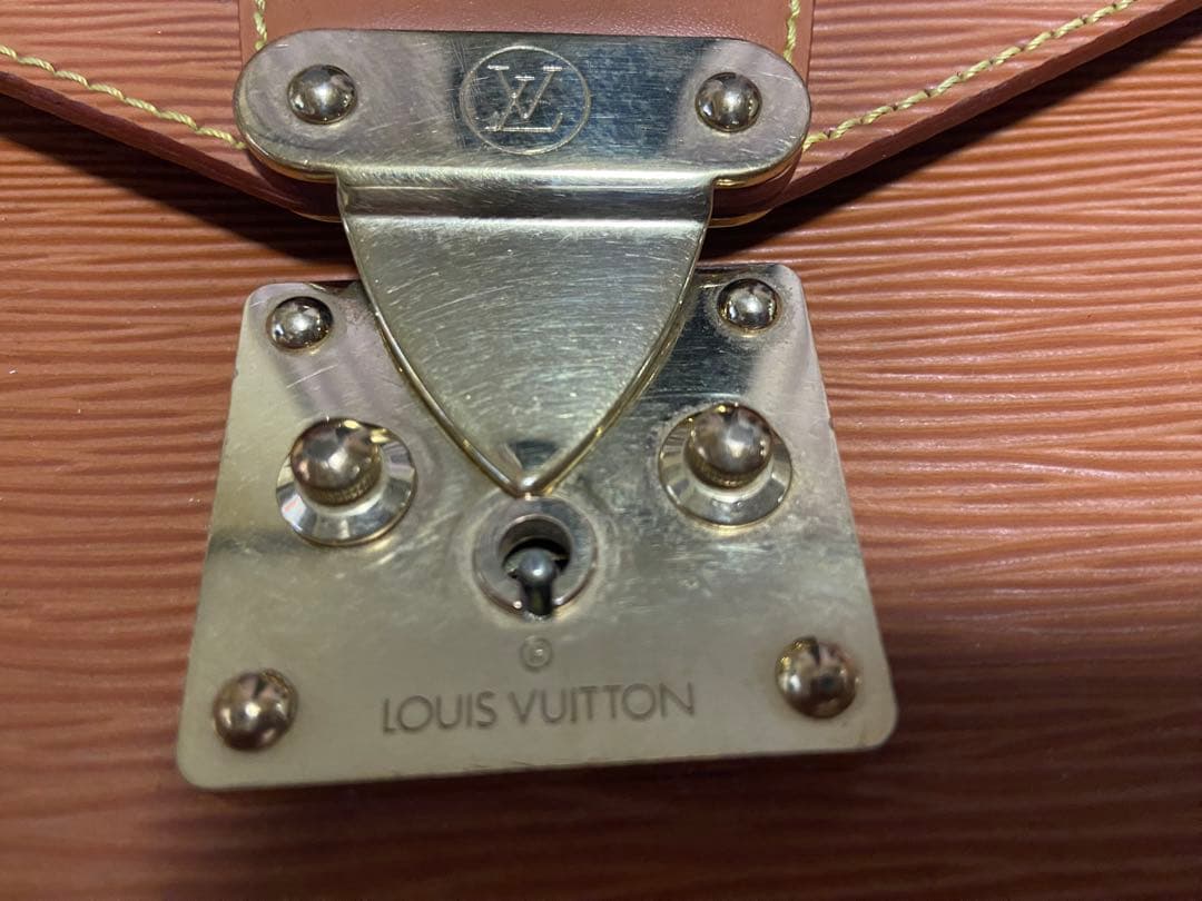 ルイヴィトン エピ モンソー 中古バック