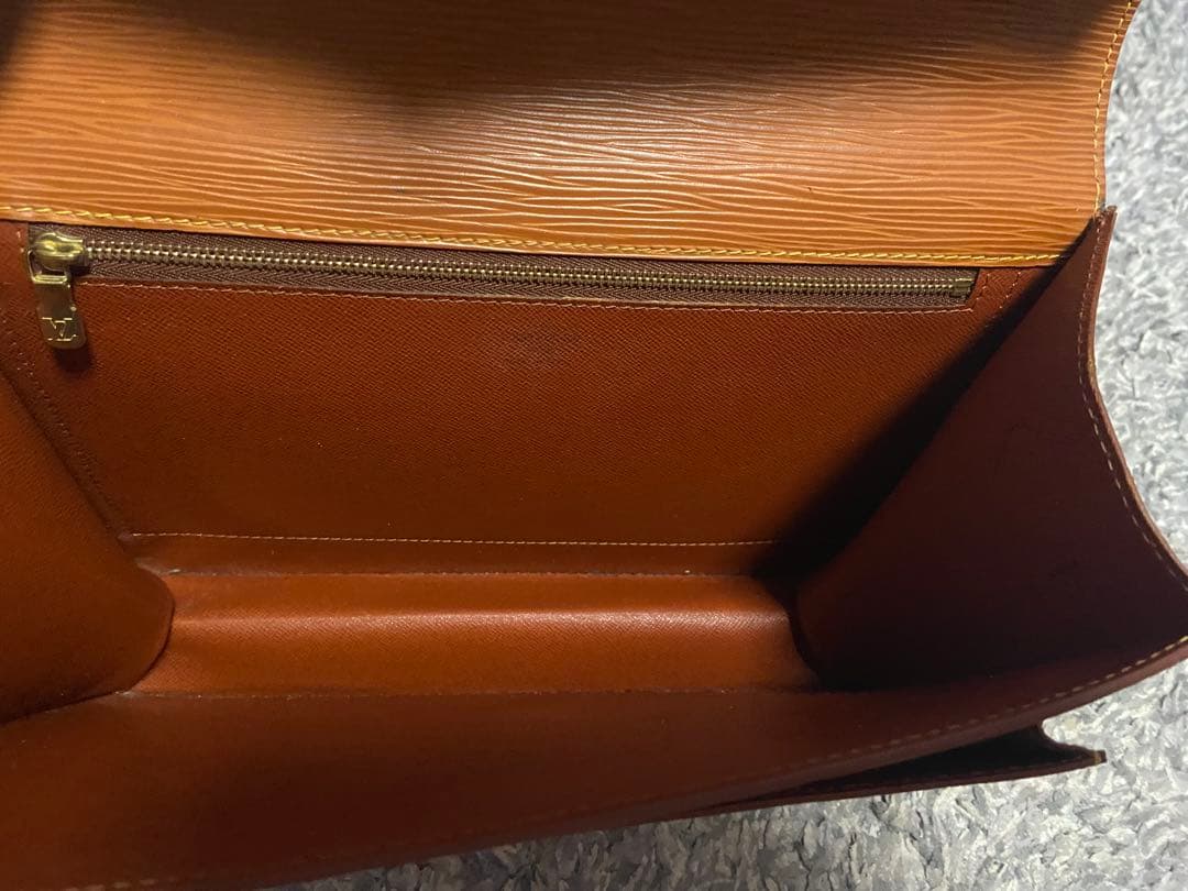 ルイヴィトン エピ モンソー 中古バック