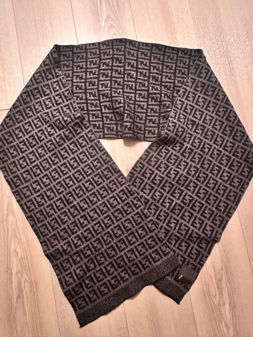 ク*タ様 FENDI マフラー