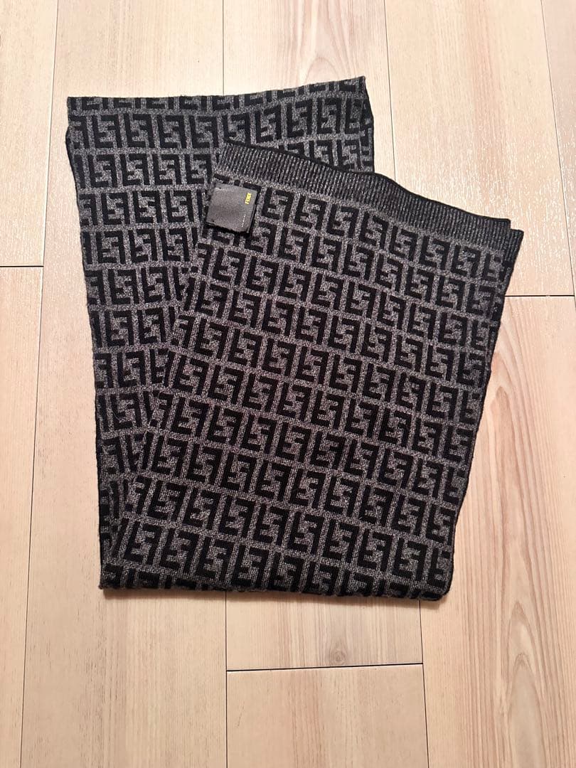 ク*タ様 FENDI マフラー