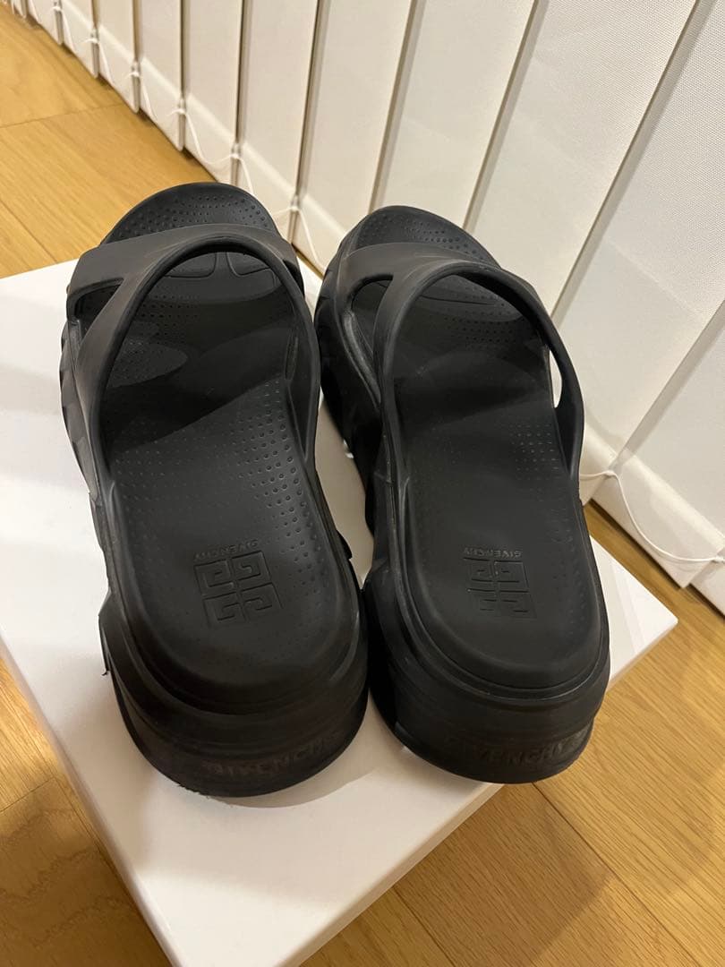 GIVENCHY マシュマロ サンダル 黒 41 箱あり