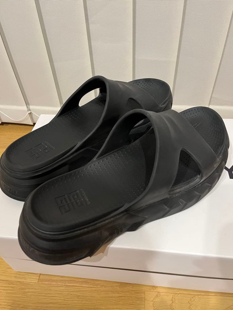 GIVENCHY マシュマロ サンダル 黒 41 箱あり