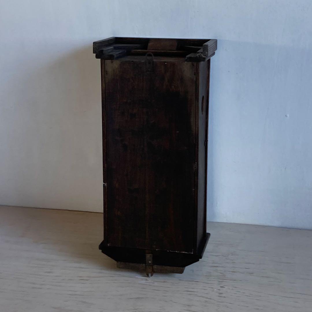 古い壁掛けガラスケース 3段 飾り棚