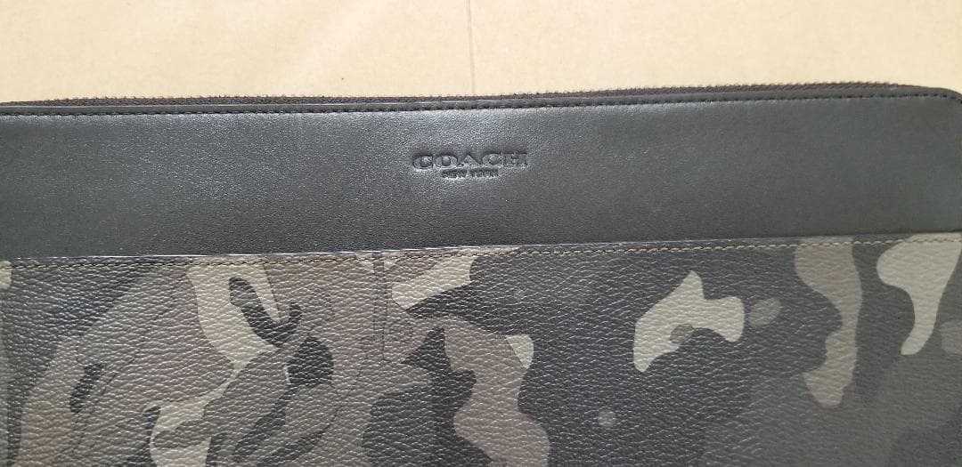 コーチ セカンドバッグ クラッチ 迷彩柄 カモフラ タ ブレット入れ 緑