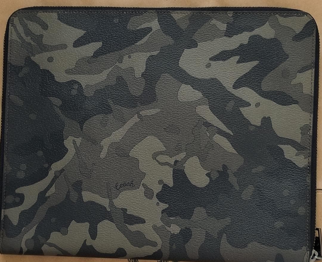 コーチ セカンドバッグ クラッチ 迷彩柄 カモフラ タ ブレット入れ 緑