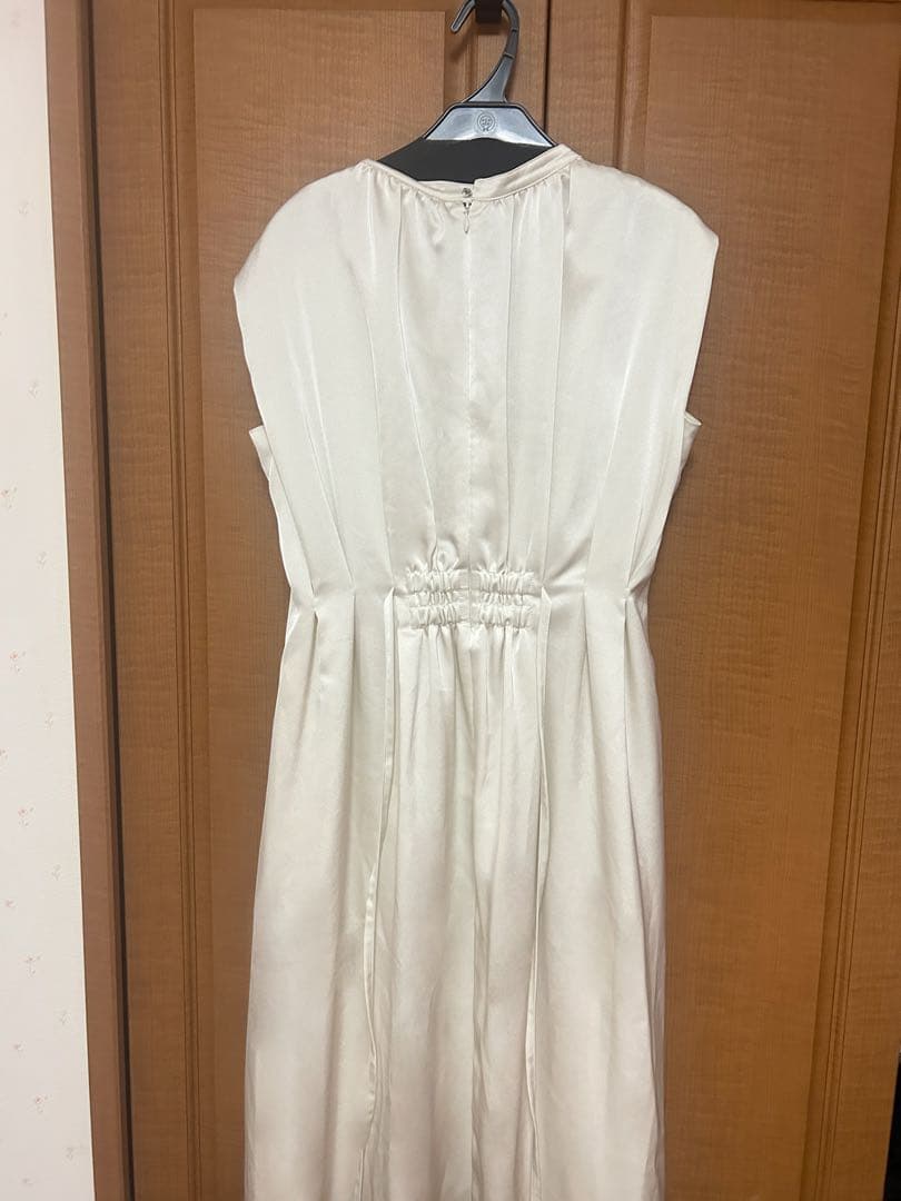 アプワイザーリッシエ　サテンタックワンピース　ジャスグリッティー