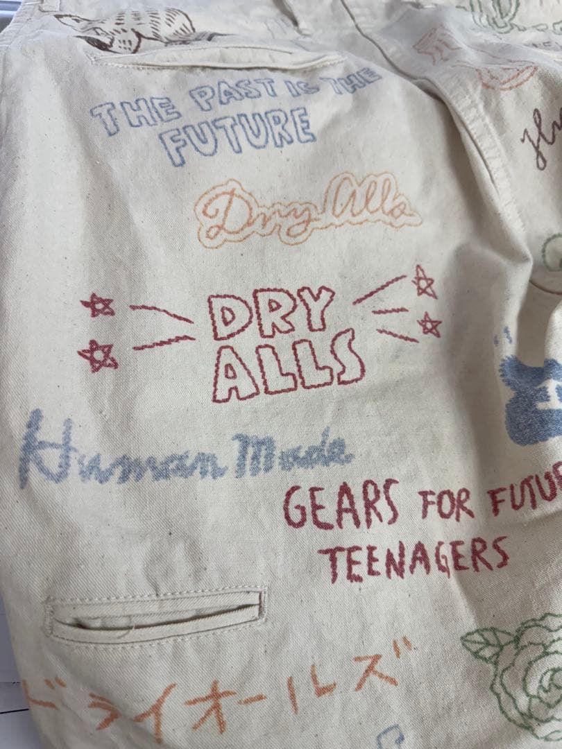 HUMAN MADE グラフィックショートパンツ