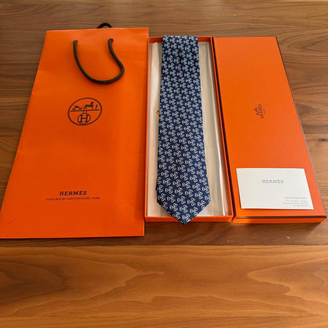 【新品】HERMES（エルメス）　ネクタイ　8cm ネイビー　紺　花柄　タグ付