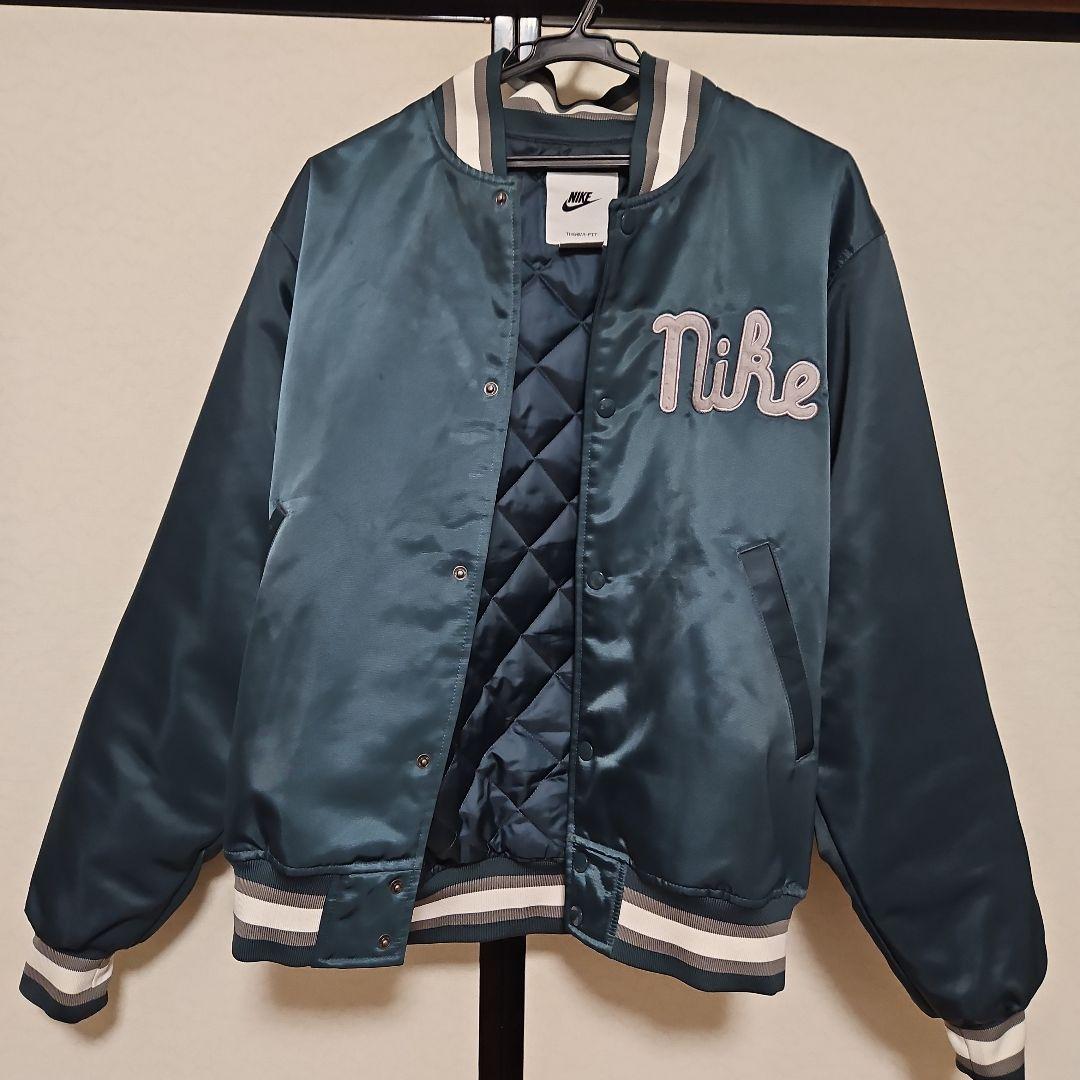 NIKE ダークグリーン　スタジャンMサイズ