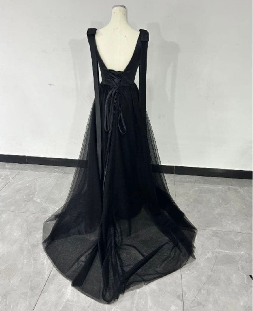 ウェディングドレス　カラードレス　ブラック　肩リボン