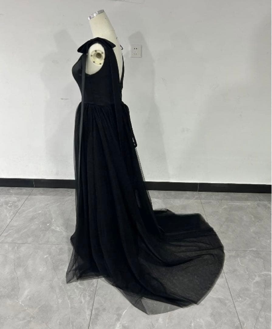 ウェディングドレス　カラードレス　ブラック　肩リボン