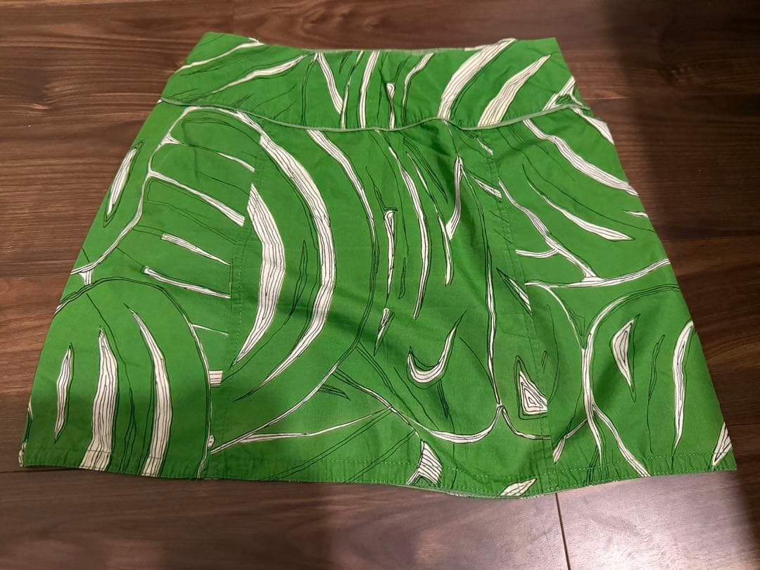 Miu Miu 葉柄グリーンタイトスカート 38