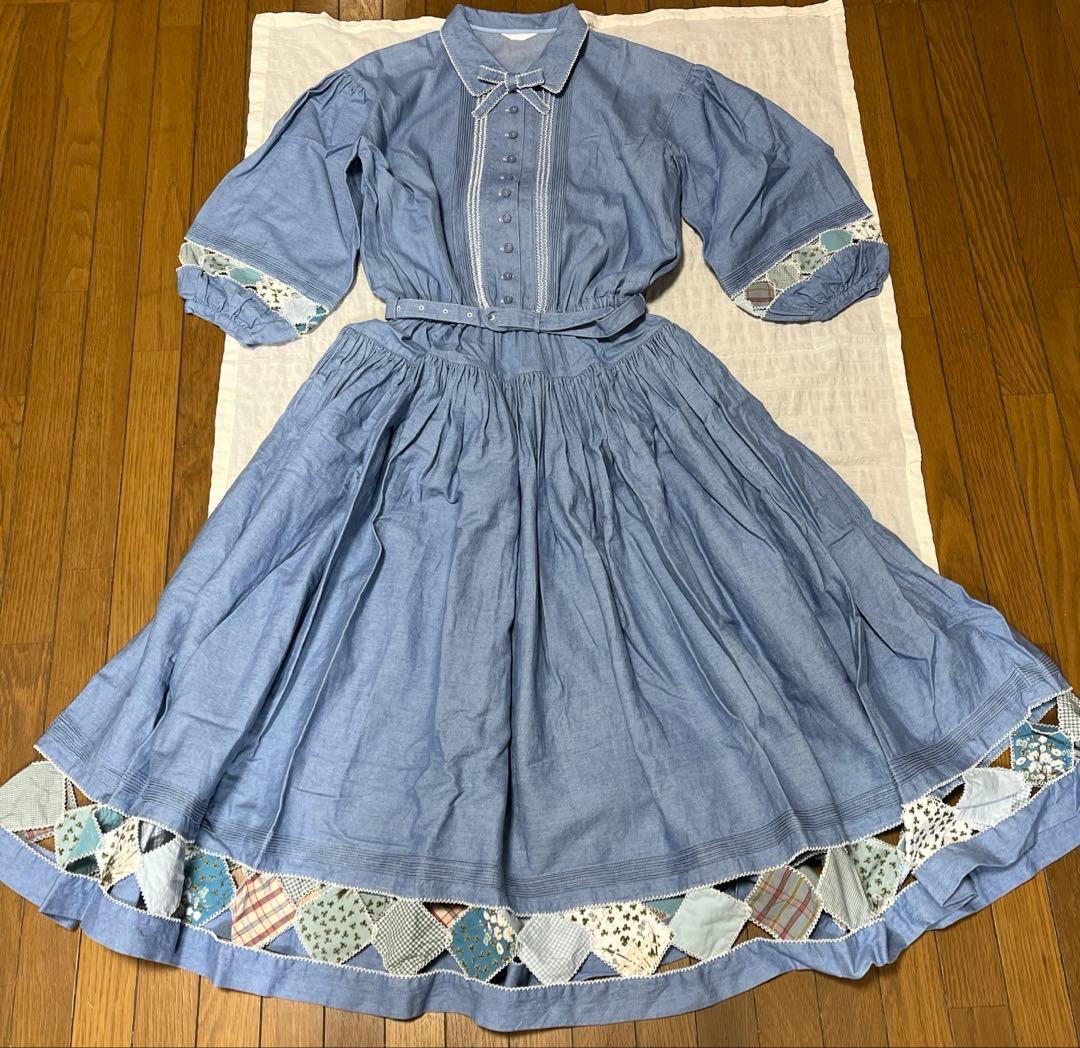 ピンクハウス　デニムはしごパッチワンピース　淡いブルー　白詰草