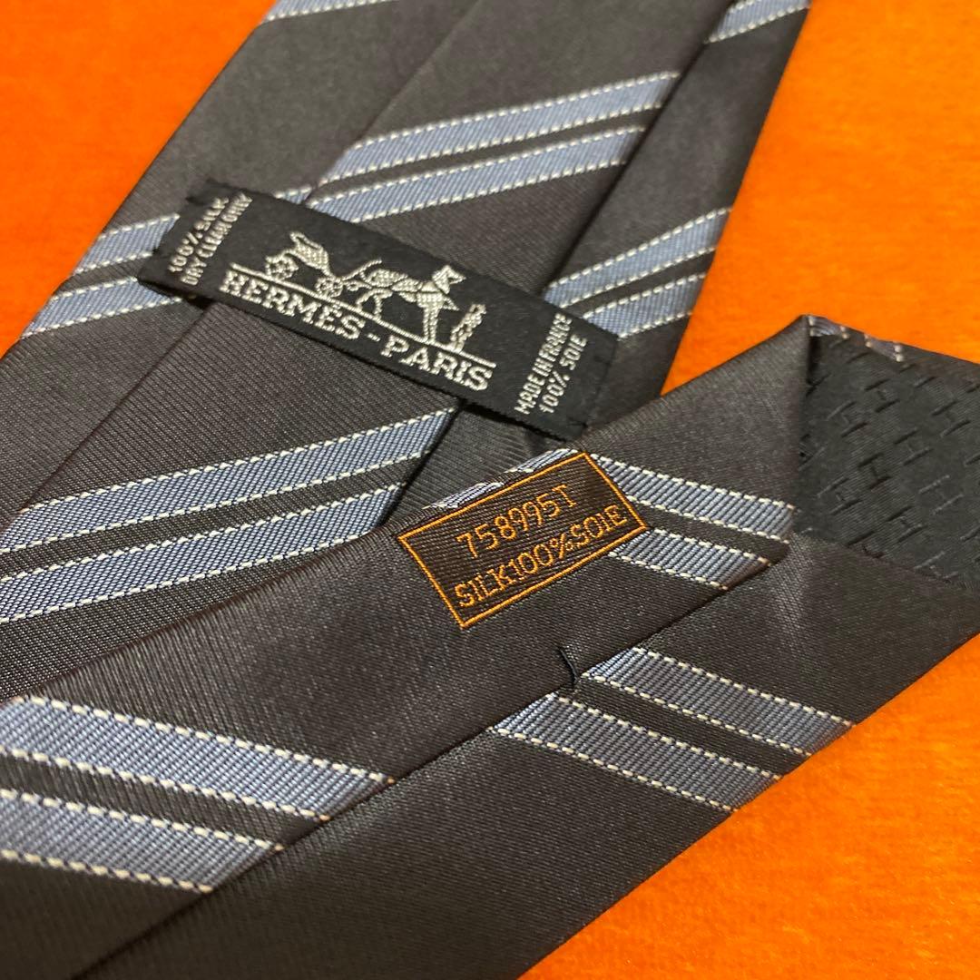 HERMES ネクタイ 黒❤︎一目瞭然❤︎高級素材❤︎シルバーのストライプ