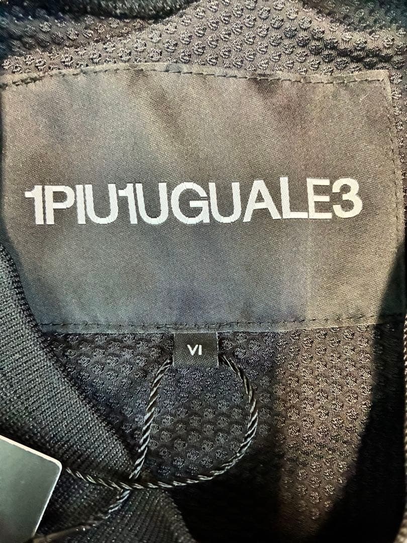 1PIU1UGUALE3スポーツ　クルーネック　新品タグ付き