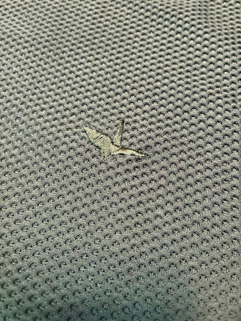 1PIU1UGUALE3スポーツ　クルーネック　新品タグ付き