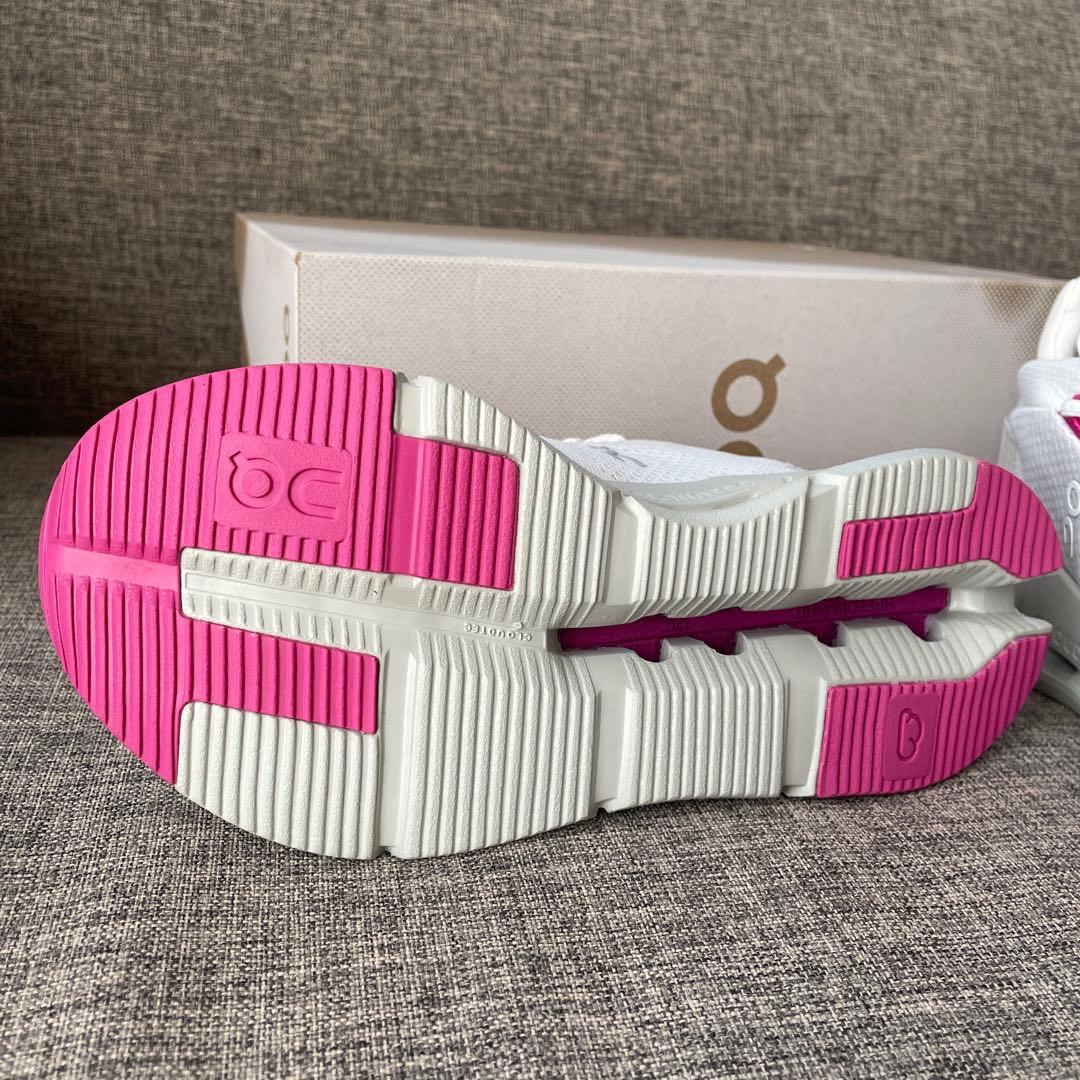 On Cloudnova ホワイト/ピンク スニーカー　新品未使用